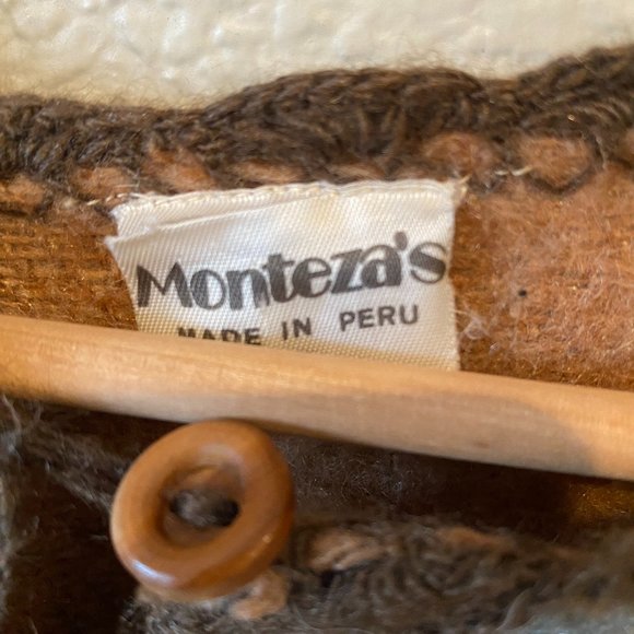 Vintage Monteza's Alpaca Cape Poncho Shawl Wrap Wooden Button At Neckline Sz Med - Picture 14 of 16